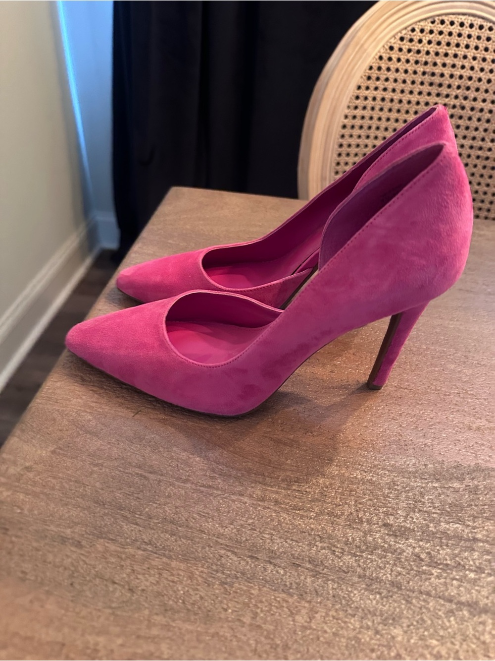 Vince Camuto Pink Suede Heels 7.5/38